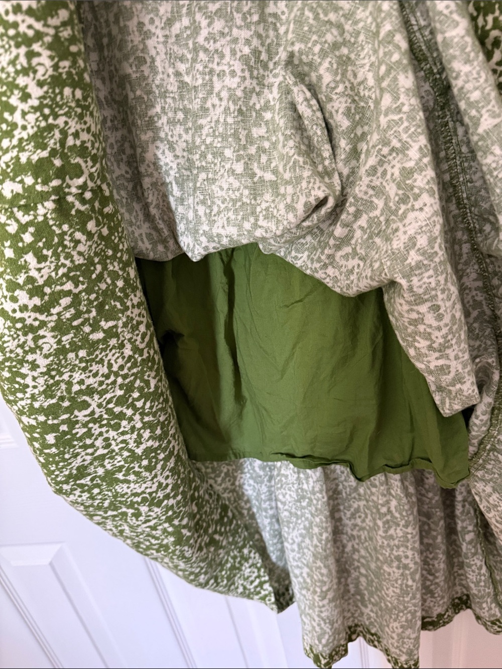 Abercrombie & Fitch Puff Sleeve Smocked Bodice Midi Dress in green - Picture 5 of 6